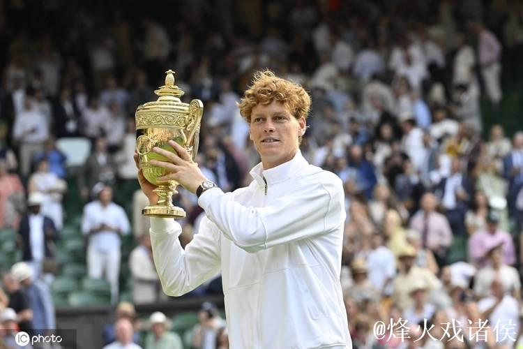 辛纳为何击败阿尔卡拉斯，荣膺ATP最受欢迎球员？